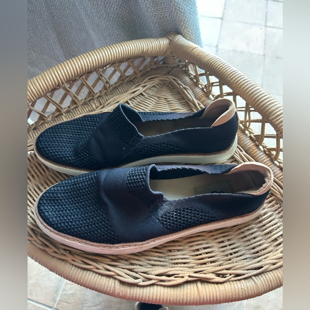 UGG | Shoes | Ugg Sammy Slip On Shoes Black | size 7 like New